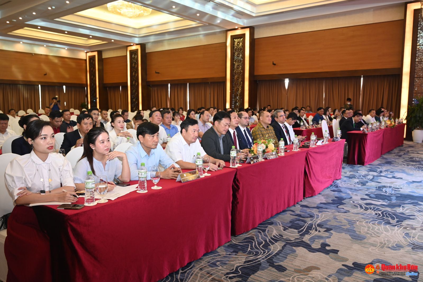 Đại biểu dự diễn đàn