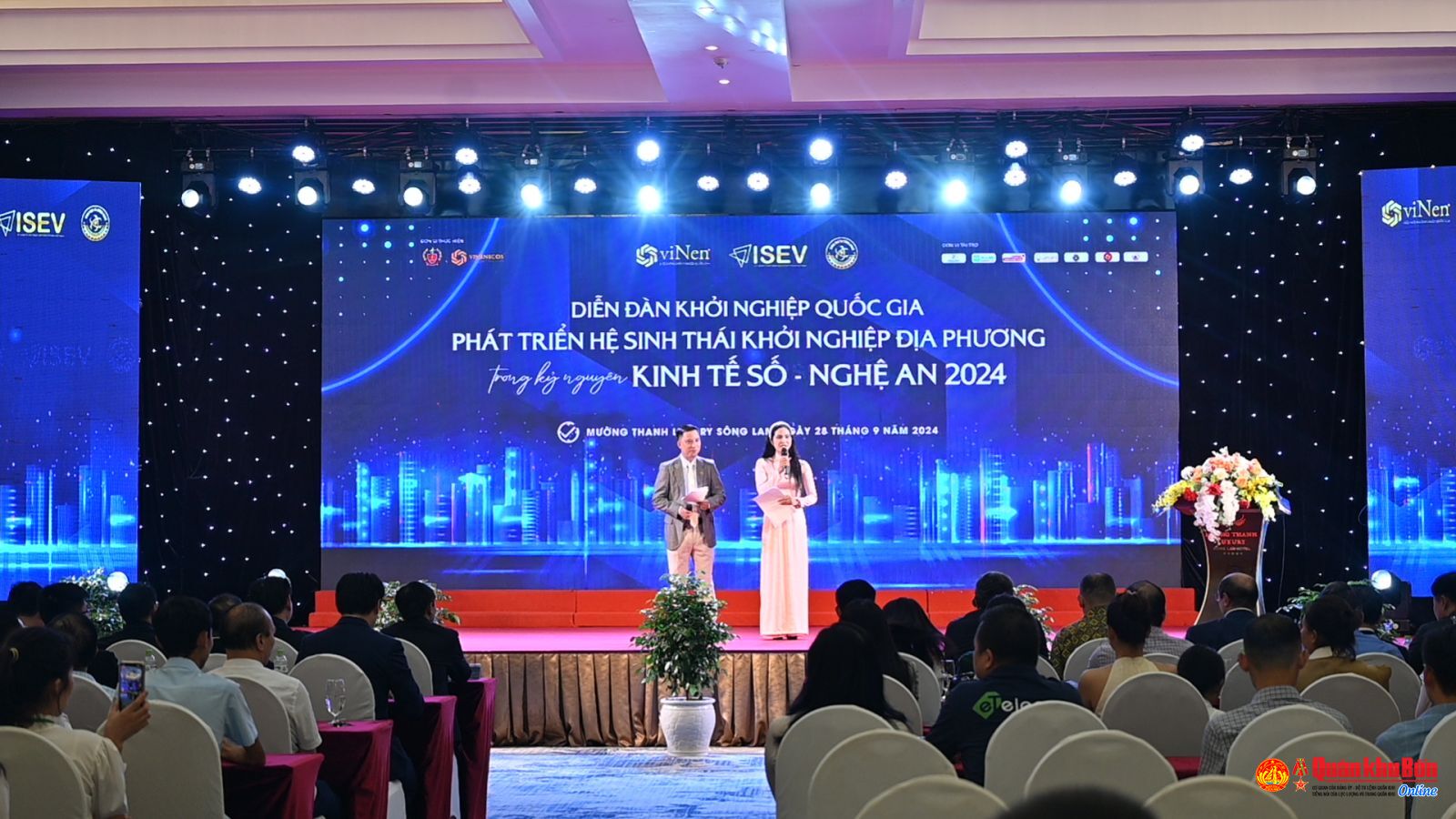 Toàn cảnh diễn đàn